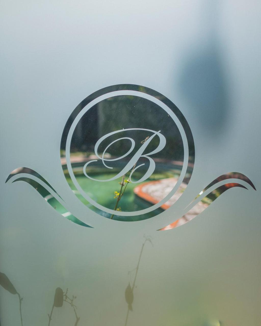 Belgrace Boutique Hotel Уайт-Ривер Экстерьер фото